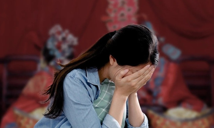 Mẹ dọa tử tự ép con gái cưới người đàn ông qua mai mối và cái kết ra tòa