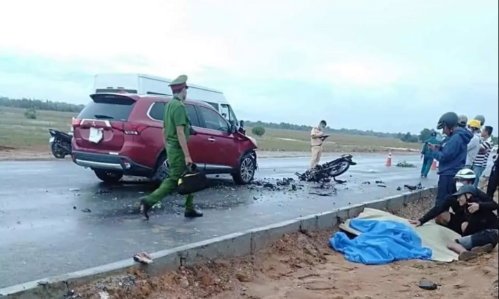 Quảng Nam: Xe máy va chạm trực diện ô tô, một người tử vong tại chỗ