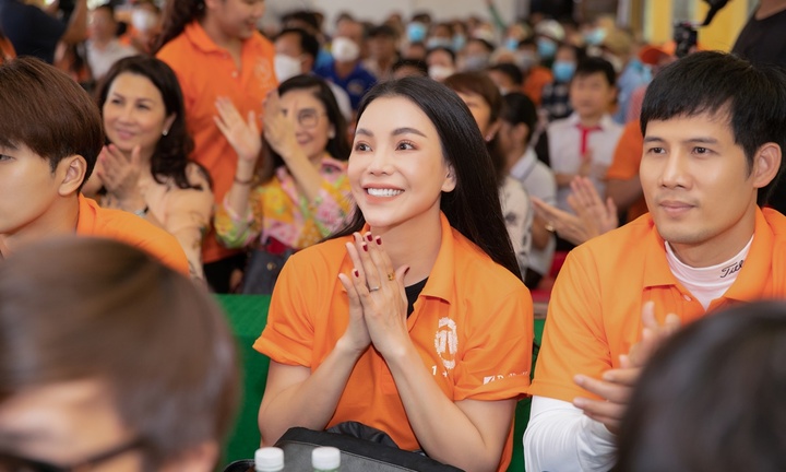 Trà Ngọc Hằng tham gia khởi công xây dựng cầu dân sinh cho bà con miền Tây