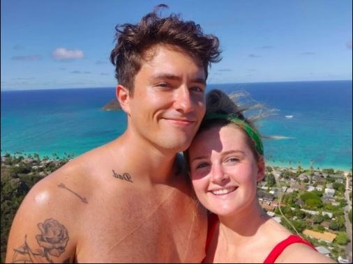 Cô gái bay 11.000 km để gặp bạn trai qua mạng và cái kết trong mơ