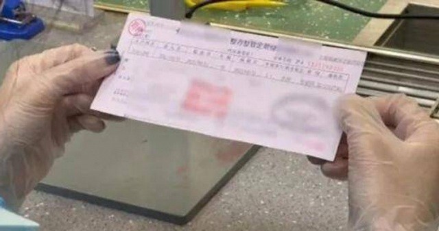 Đến ngân hàng rút 5,4 tỷ đồng tiền tiết kiệm, người phụ nữ bàng hoàng khi biết sự thật về chồng