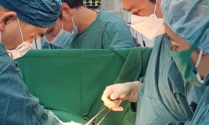 Quảng Ninh: Cứu sống cô gái vỡ gan nguy kịch, 2,5 lít máu tràn ổ bụng