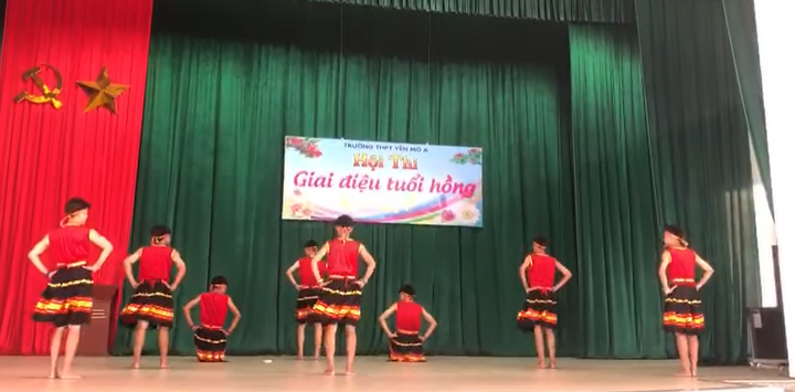 Tiết mục múa của 8 nam sinh Ninh Bình khiến dân mạng