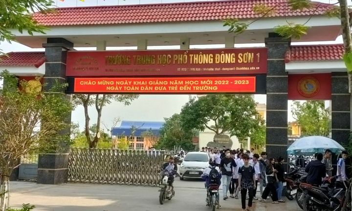 Yêu cầu trường THPT Đông Sơn 1 dừng các khoản thu dịch vụ và huy động