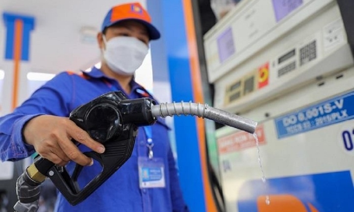 Bộ Công Thương đề nghị bộ Tài chính và Ngân hàng Nhà nước phối hợp gỡ khó cho xăng dầu