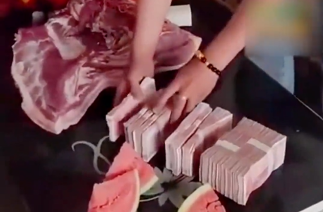 Người vợ đem trả toàn bộ sính lễ, bao gồm cả thịt lợn hậu ly hôn khiến nhà trai ngỡ ngàng