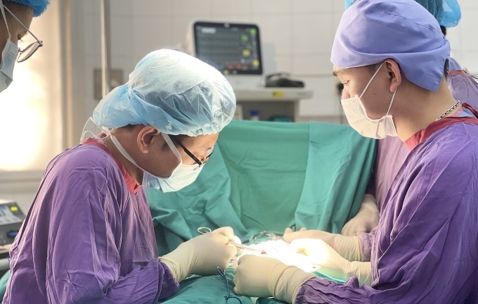 Hy hữu: Bé trai 6 tuổi suýt phải cắt bỏ dương vật do sùi mào gà thể nặng