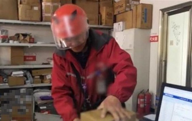 Tỷ phú làm shipper suốt 7 năm, không ngại giao hàng từ sáng sớm