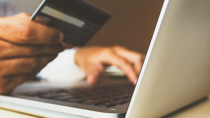 Nhận đặt hộ phòng khách sạn, gã đàn ông lừa đảo hơn 400 triệu đồng