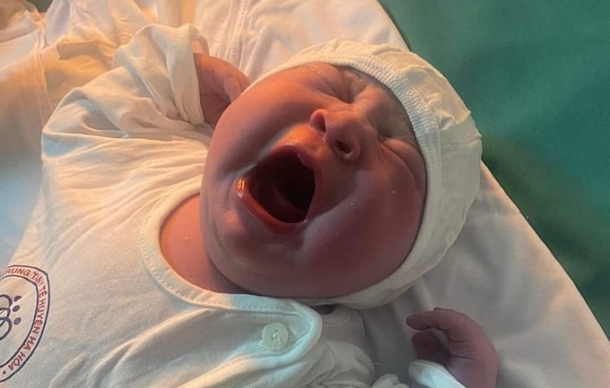 Bé sơ sinh ở Phú Thọ chào đời nặng 5,4kg