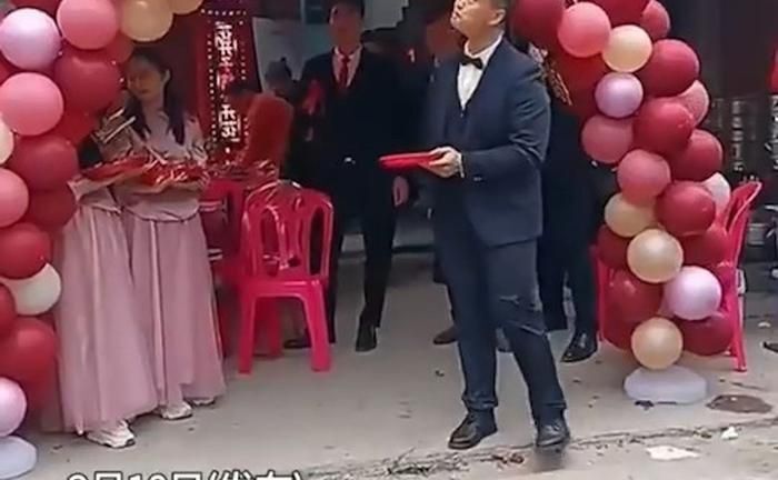 Chú rể thất thần vì không ai đến dự đám cưới, nguyên nhân khiến dân tình bất ngờ