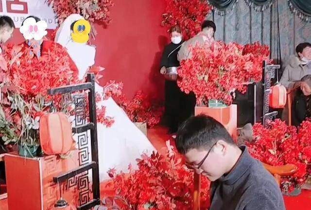 Đám cưới đang diễn ra, gia đình cô dâu có hành động phản cảm khiến tất cả choáng nặng