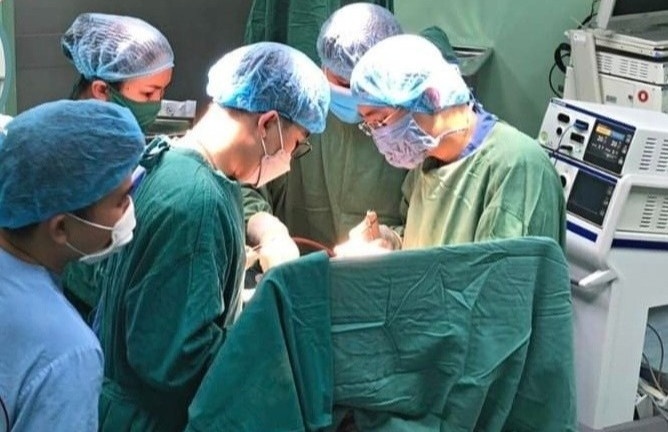 Nghệ An: Bé trai 8 tuổi bị vỡ phổi do tường đè