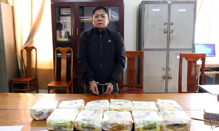 Bắt đối tượng mang 11kg ma túy trên xe taxi