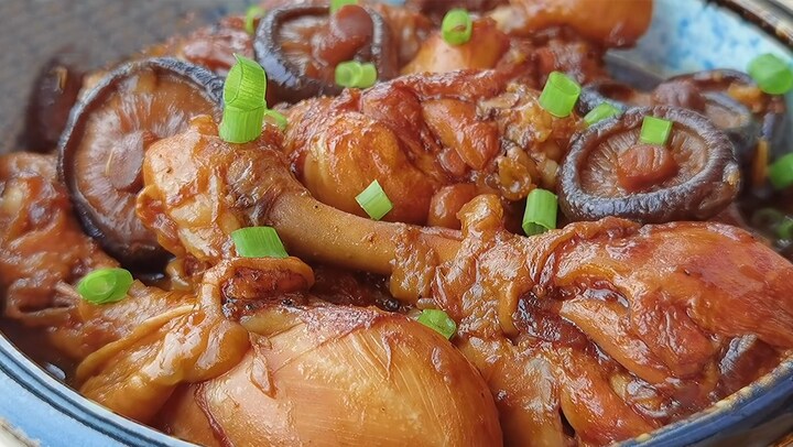 Bữa cơm thêm hấp dẫn với món gà nấu nấm đậm đà, ai ăn cũng nghiện