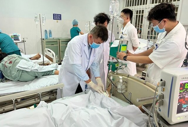 Vụ ăn cá muối ủ chua ngộ độc: Sức khỏe 3 bệnh nhân dùng thuốc 8.000 USD giờ ra sao?