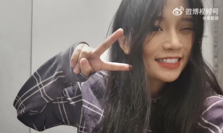 Bỏ công việc văn phòng lương cao, cô gái về quê làm trưởng thôn