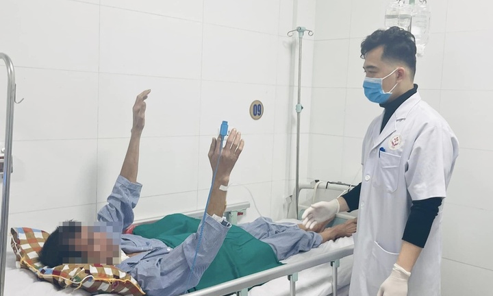 Người đàn ông mắc uốn ván nguy kịch vì đi dép buộc dây thép