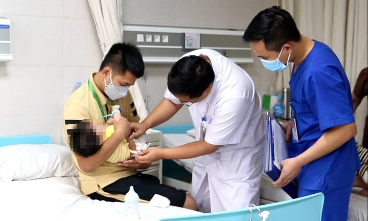 Bệnh nhi 6 tháng tuổi phải cắt bỏ thận vì dị tật hiếm gặp