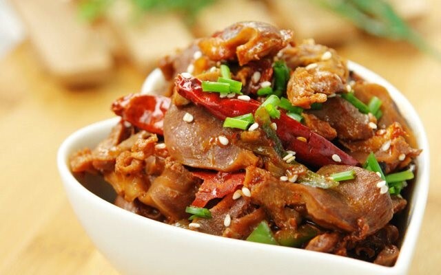 Bị mẹ chồng ép nấu cỗ, con dâu tung 