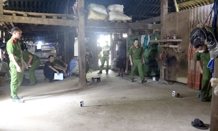 Hà Giang: Chồng dùng dao chém vợ con rồi tự sát trong phòng ngủ