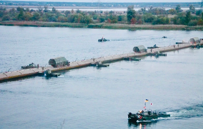 Nga phá hủy cầu phao chuyển hàng tiếp viện của Ukraine