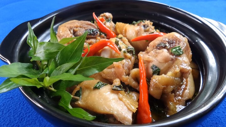 Kho thịt gà cho thêm loại lá này, độ ngon cao hơn vài bậc