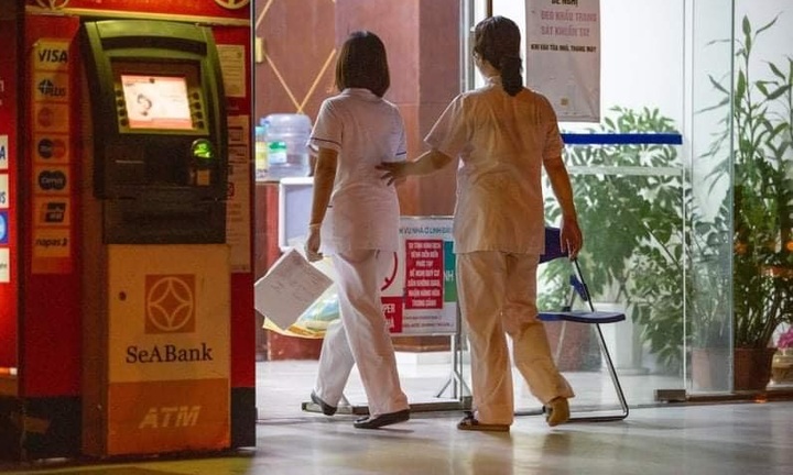 Vụ bé gái 12 tuổi rơi từ tầng cao chung cư Hà Nội tử vong: Mảnh giấy ở  hiện trường viết gì?