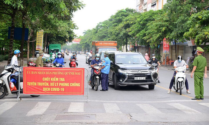 Hà Nội: Điều tra vụ chi 12 triệu mua 9 giấy đi đường tại hiệu cầm đồ