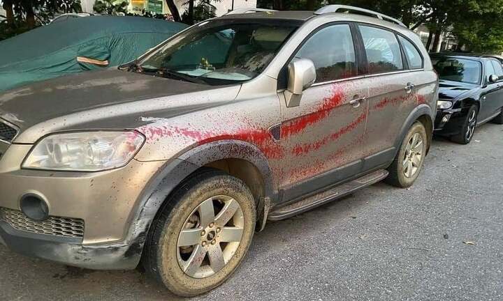 Hà Nội: Công an điều tra vụ hàng loạt xe ô tô bị tạt sơn tại khu đô thị Trung Văn