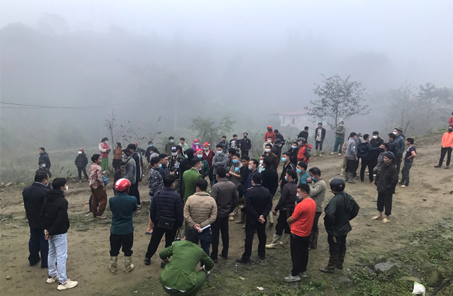 Vì sao hàng chục người cầm gậy, đá lao vào xô xát ở Lào Cai?