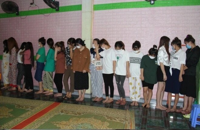 Bắt “tú ông” bao nuôi 17 gái bán dâm để phục vụ khách