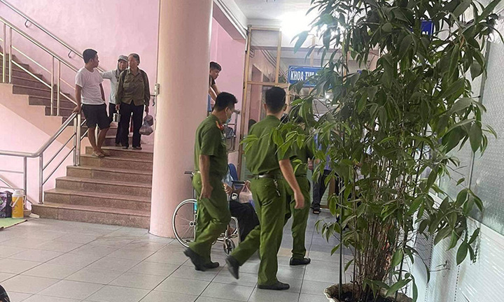 Đến thăm mẹ vợ đang nằm viện, con rể bất ngờ rút súng tự bắn vào đầu