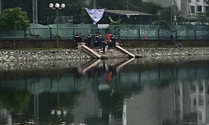 Công an điều tra vụ nam thanh niên tử vong dưới hồ Đầm Hồng