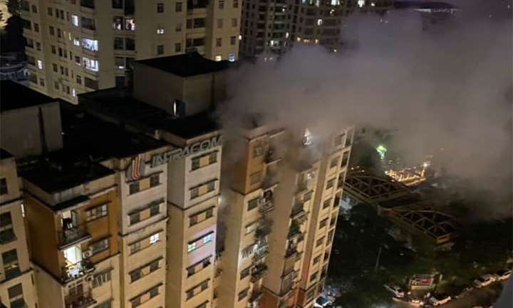 Tạm giữ kẻ đốt tủ quần áo làm cháy căn hộ chung cư của bạn gái