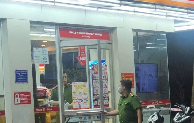 Phát hiện thi thể nam trong nhà vệ sinh khóa cửa tại Circle K