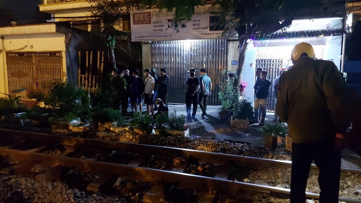 Hà Nội: Va chạm tàu hoả, cô gái trẻ tử vong thương tâm