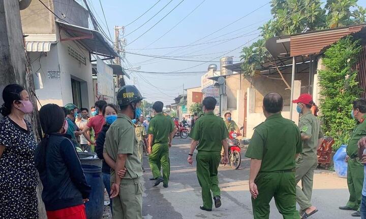 Chém vợ chồng anh trai thương vong rồi về nhà tự sát trong phòng tắm