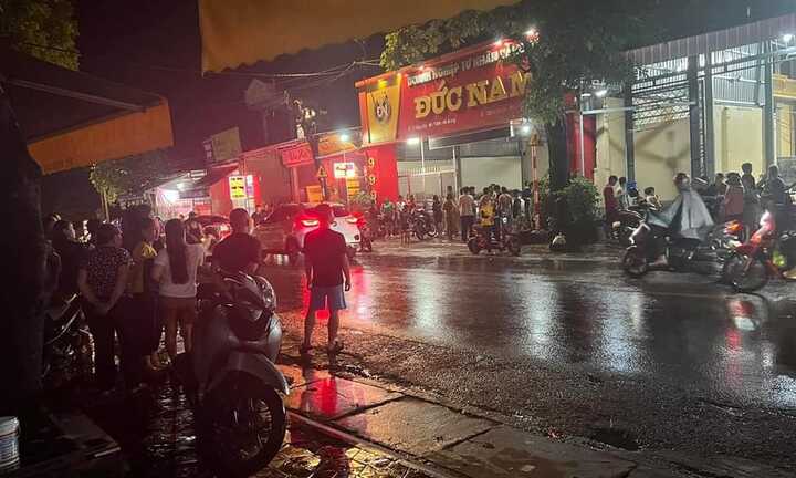 Truy bắt 2 đối tượng cướp, nổ súng bắn trọng thương con trai chủ tiệm vàng