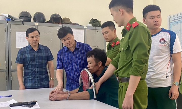 Bắt đối tượng truy nã đặc biệt nguy hiểm luôn mang theo súng đã lên đạn bên người