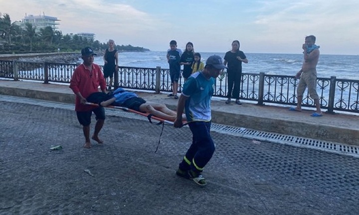 Tìm thấy thi thể nạn nhân 16 tuổi đuối nước ở bãi biển Sầm Sơn