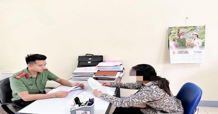 Xúc phạm công an trên mạng, một phụ nữ bị xử phạt