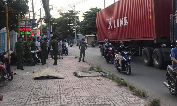 Đang chạy xe máy trên đường, người đàn ông bất ngờ tử vong