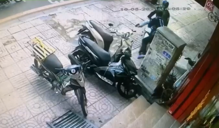 Vụ sinh viên bất chấp nguy hiểm, tông xe máy vào kẻ trộm: 