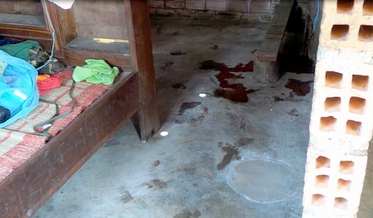 Đang chơi trước nhà, bé trai 4 tuổi bị thanh niên nghi