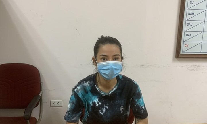 Cô gái trẻ định 