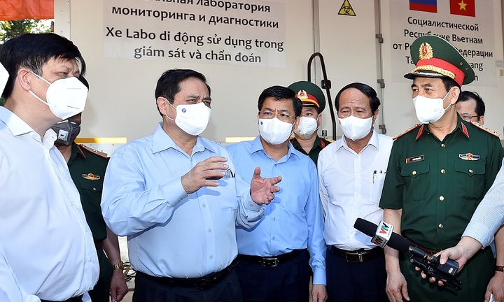 Thủ tướng vào tâm dịch Bắc Giang, kiểm tra, động viên lực lượng tuyến đầu