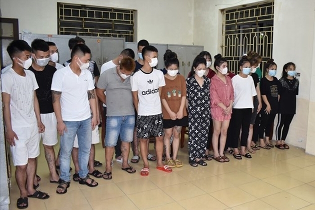 Bắt quả tang 17 nam thanh nữ tú 
