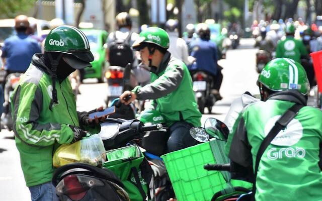 Hà Nội: Grab, Now thông báo dừng chở khách, giao đồ ăn