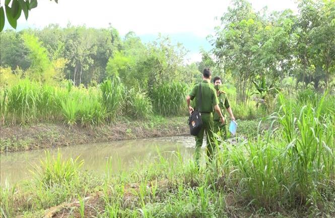 Vụ thi thể nam giới dưới ao nước ở Bình Phước: Nạn nhân nằm trong tư thế lạ